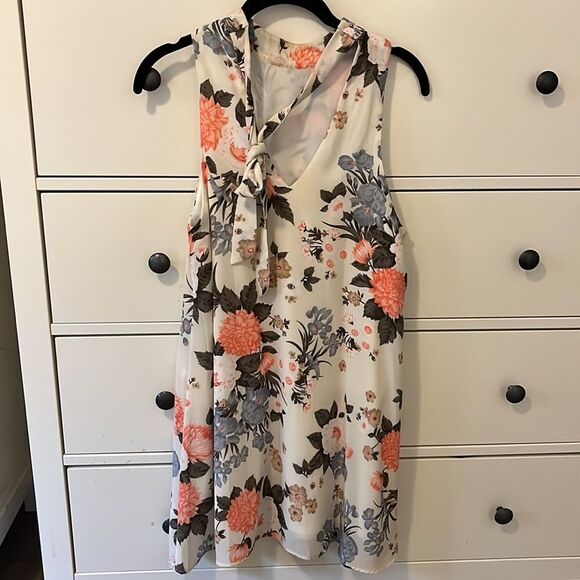 Super pretty floral dress - Picture 2 of 3